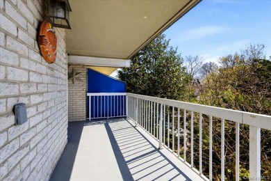 Welcome to this beautifully maintained 2-bedroom, 1.5-bath condo - photo 17