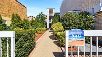 Welcome to this beautifully maintained 2-bedroom, 1.5-bath condo - photo 20