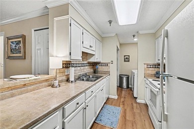 Welcome to this handsome and inviting 2-bedroom, 2-bathroom - photo 21