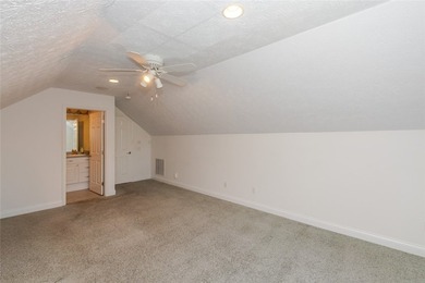 Experience elegant living in this quality custom ranch - photo 25