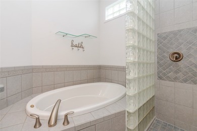 Experience elegant living in this quality custom ranch - photo 33