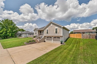 Welcome home to this beautifully updated and impeccably - photo 2