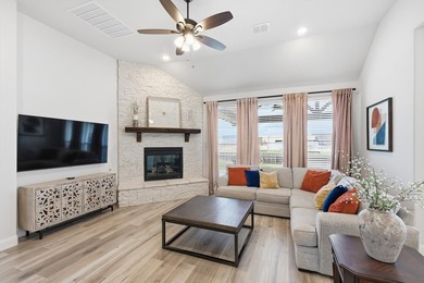 Beautiful 4-bedroom, 2.5-bath home on a spacious half-acre lot - photo 9