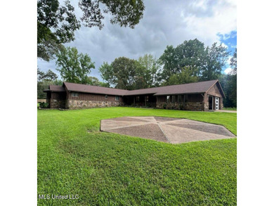 Lake Home For Sale in Horn Lake, Mississippi