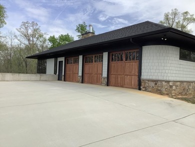 Searching for privacy? Welcome to this stunning custom built 8 - photo 8