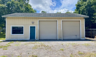 Rare opportunity to own a 3/2 home situated on 2.5 beautiful - photo 2