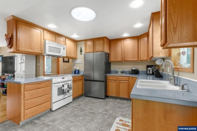 Beautiful well kept home with an open and spacious feel! large