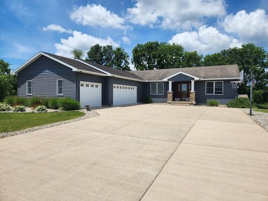 Experience the best of Gun Lake living in this stunning 3 - photo 2