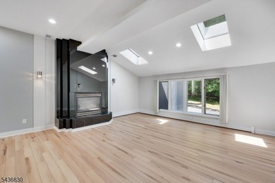 Incredible private retreat positioned on over 10 acres of land - photo 9