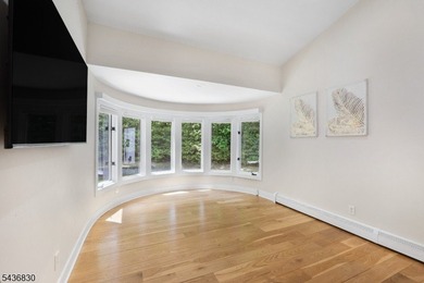 Incredible private retreat positioned on over 10 acres of land - photo 10