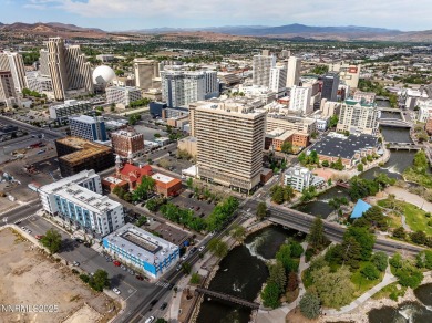 Stunning 2 Bed / 2 Bath High-Rise with Iconic City & River