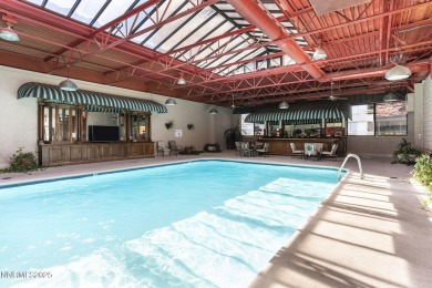 Stunning 2 Bed / 2 Bath High-Rise with Iconic City & River