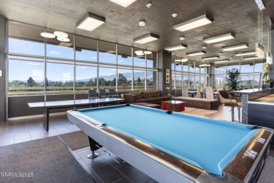 Stunning 2 Bed / 2 Bath High-Rise with Iconic City & River