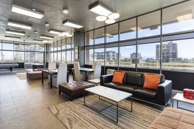 Stunning 2 Bed / 2 Bath High-Rise with Iconic City & River