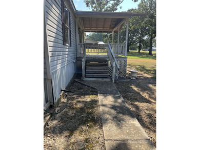 Super clean 28x48 1998 Oakwood mobile home with covered roof