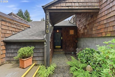 Custom townhouse tucked away on 3+ private, in-town acres - photo 4