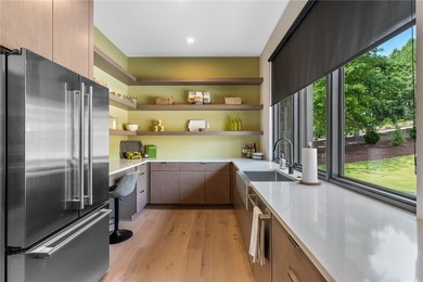Welcome to an extraordinary lakefront retreat in the prestigious - photo 13