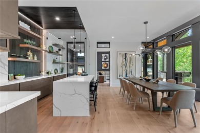 Welcome to an extraordinary lakefront retreat in the prestigious - photo 17