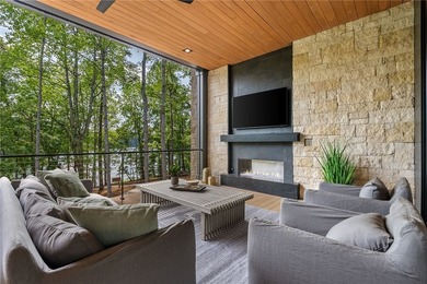 Welcome to an extraordinary lakefront retreat in the prestigious - photo 23