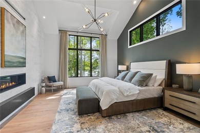 Welcome to an extraordinary lakefront retreat in the prestigious - photo 26