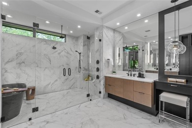 Welcome to an extraordinary lakefront retreat in the prestigious - photo 28