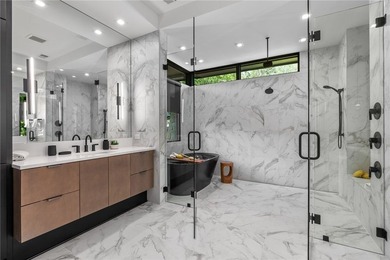 Welcome to an extraordinary lakefront retreat in the prestigious - photo 30