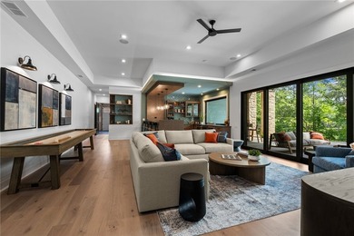 Welcome to an extraordinary lakefront retreat in the prestigious - photo 31
