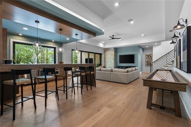 Welcome to an extraordinary lakefront retreat in the prestigious - photo 32