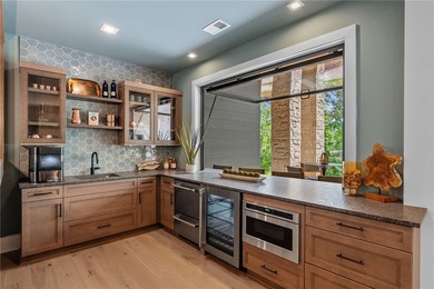 Welcome to an extraordinary lakefront retreat in the prestigious - photo 34