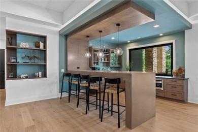 Welcome to an extraordinary lakefront retreat in the prestigious - photo 35