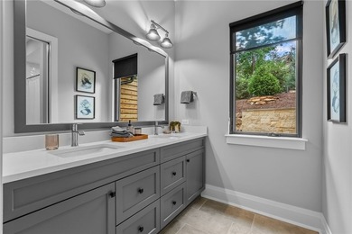 Welcome to an extraordinary lakefront retreat in the prestigious - photo 43