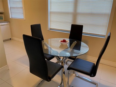 CORNER UNIT! VERY BRIGHT ! FIRST FLOOR,! QUIET AREA OF THE - photo 4