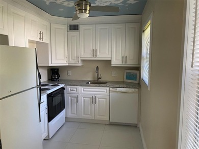 CORNER UNIT! VERY BRIGHT ! FIRST FLOOR,! QUIET AREA OF THE - photo 5