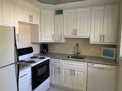 CORNER UNIT! VERY BRIGHT ! FIRST FLOOR,! QUIET AREA OF THE - photo 8