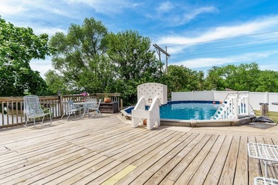 This exceptional 2,007 square foot ranch offers riverfront - photo 22