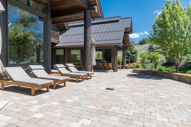 Majestic Sun Valley Fairways Mountain Lodge with 50-yard line