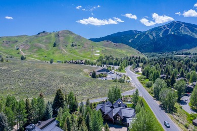 Majestic Sun Valley Fairways Mountain Lodge with 50-yard line
