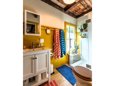 Humming with happiness, this year-round cottage-style home - photo 12