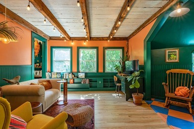 Humming with happiness, this year-round cottage-style home - photo 14
