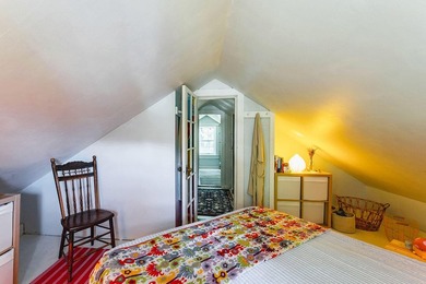 Humming with happiness, this year-round cottage-style home - photo 21