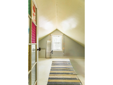 Humming with happiness, this year-round cottage-style home - photo 22