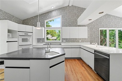 If you're searching for a home with distinctive character - photo 22
