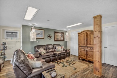 Nestled on a quiet dead-end street, this stunning two-story - photo 23