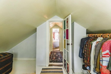 Humming with happiness, this year-round cottage-style home - photo 23