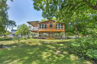 Nestled on a quiet dead-end street, this stunning two-story - photo 25