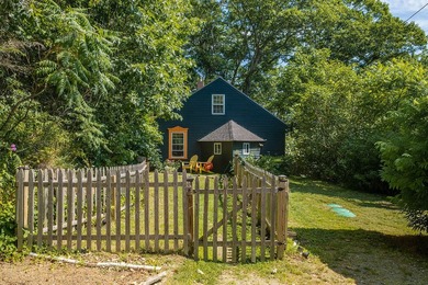Humming with happiness, this year-round cottage-style home - photo 38