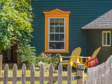 Humming with happiness, this year-round cottage-style home - photo 43