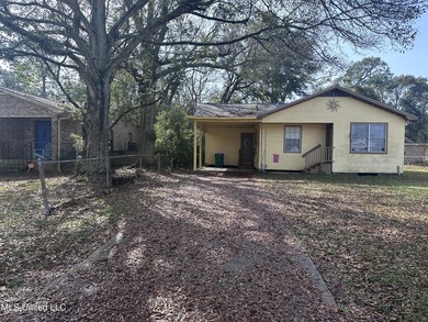 Potential is AMAZING on this cottage style navy home. It has TWO - photo 1