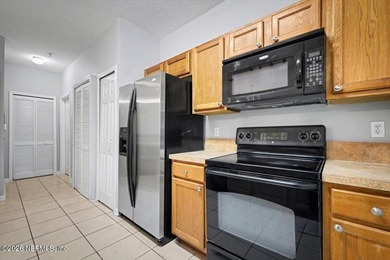 Move-in ready 2BR/2BA first-floor condo in gated Willow Ridge! - photo 11