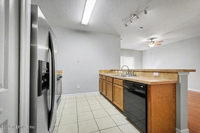 Move-in ready 2BR/2BA first-floor condo in gated Willow Ridge! - photo 12